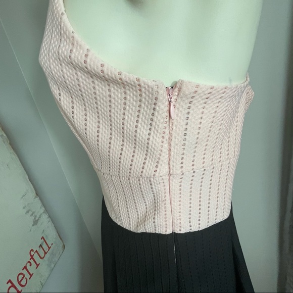 Twilight Simon’s blush and black color block halter box pleat dress - Picture 2 of 10